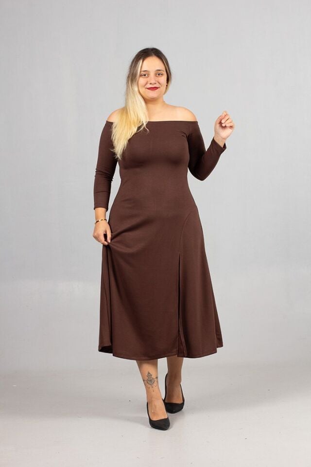 Büyük Beden Madonna Yaka Yırtmaçlı Modal Penye Elbise Kahverengi