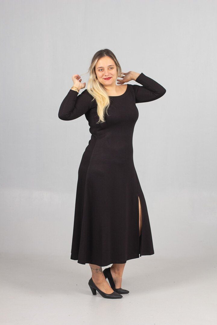 Esnek Modal Kumaşlı Siyah Büyük Beden Madonna Yaka Elbise