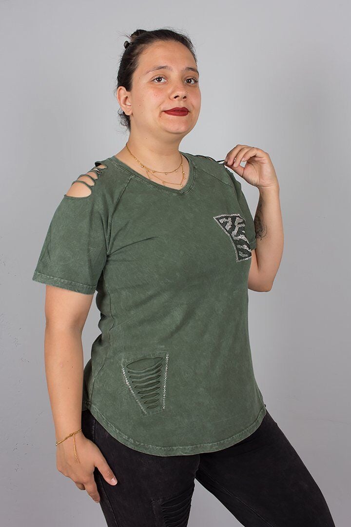 Yeşil V Yaka Omuz Detaylı Taşlı Yıkamalı Pamuklu Bluz – Şık ve Rahat Tasarım