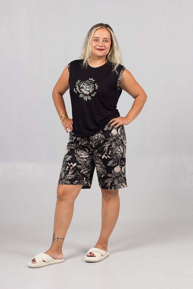 Konforlu Büyük Beden Siyah Pijama ve Desenli Şort Takımı