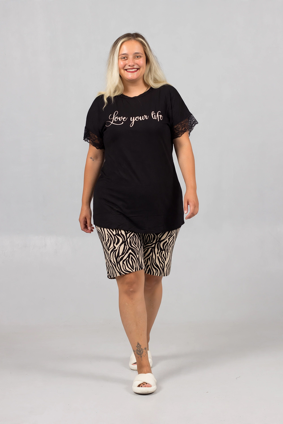 Büyük Beden Zebra Desenli Dantel Detaylı Şortlu Pijama Takımı
